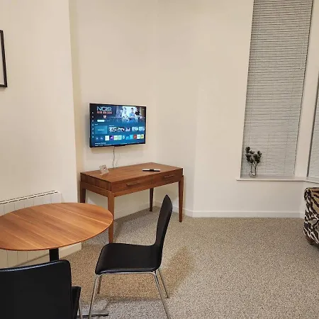5 Esplanade Gardens - Ground 1 Bed * Scarborough
