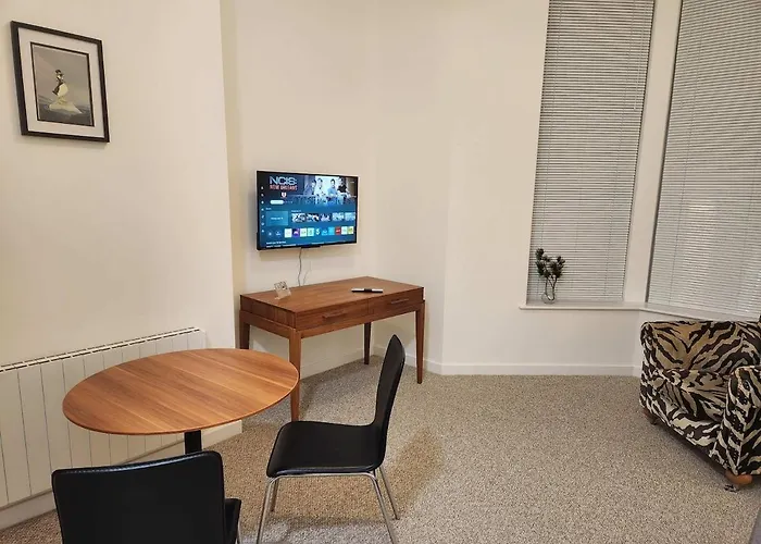 5 Esplanade Gardens - Ground 1 Bed * Scarborough