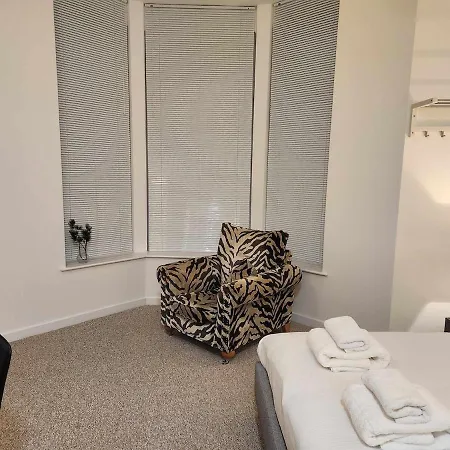 5 Esplanade Gardens - Ground 1 Bed Διαμέρισμα *